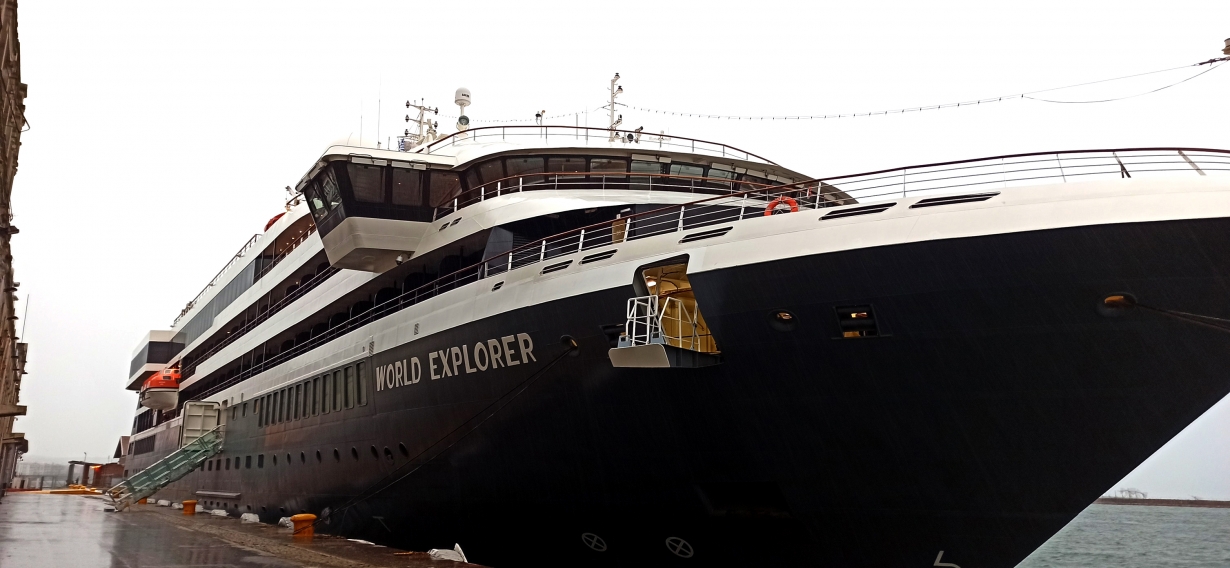 Υποδοχή του κρουαζιερόπλοιου «World Explorer» στο λιμάνι της πόλης
